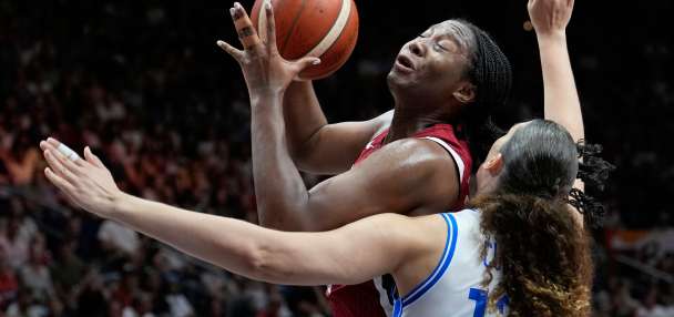 A gritty late surge lifts the US past Italy 55-52 in its toughest World Cup test in years