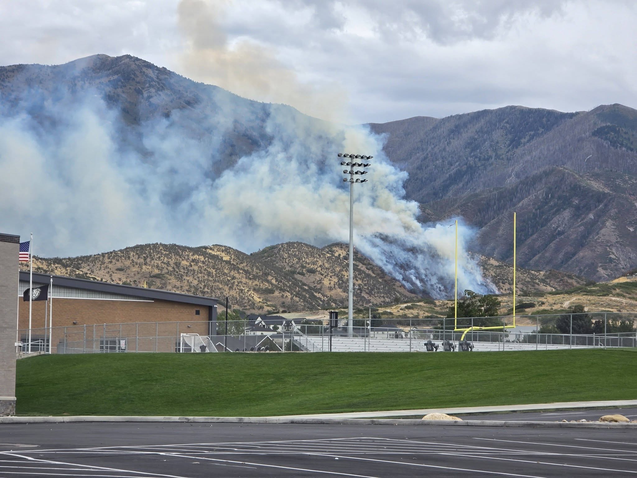 Wildfire threatens structures in Payson