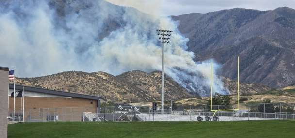 Wildfire threatens structures in Payson