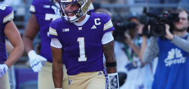 No. 17 Washington struggles on offense but pulls out 24-10 Apple Cup win over Washington State