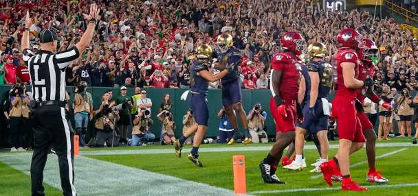 Notre Dame's Flanigan continues family tradition by delivering at Lambeau