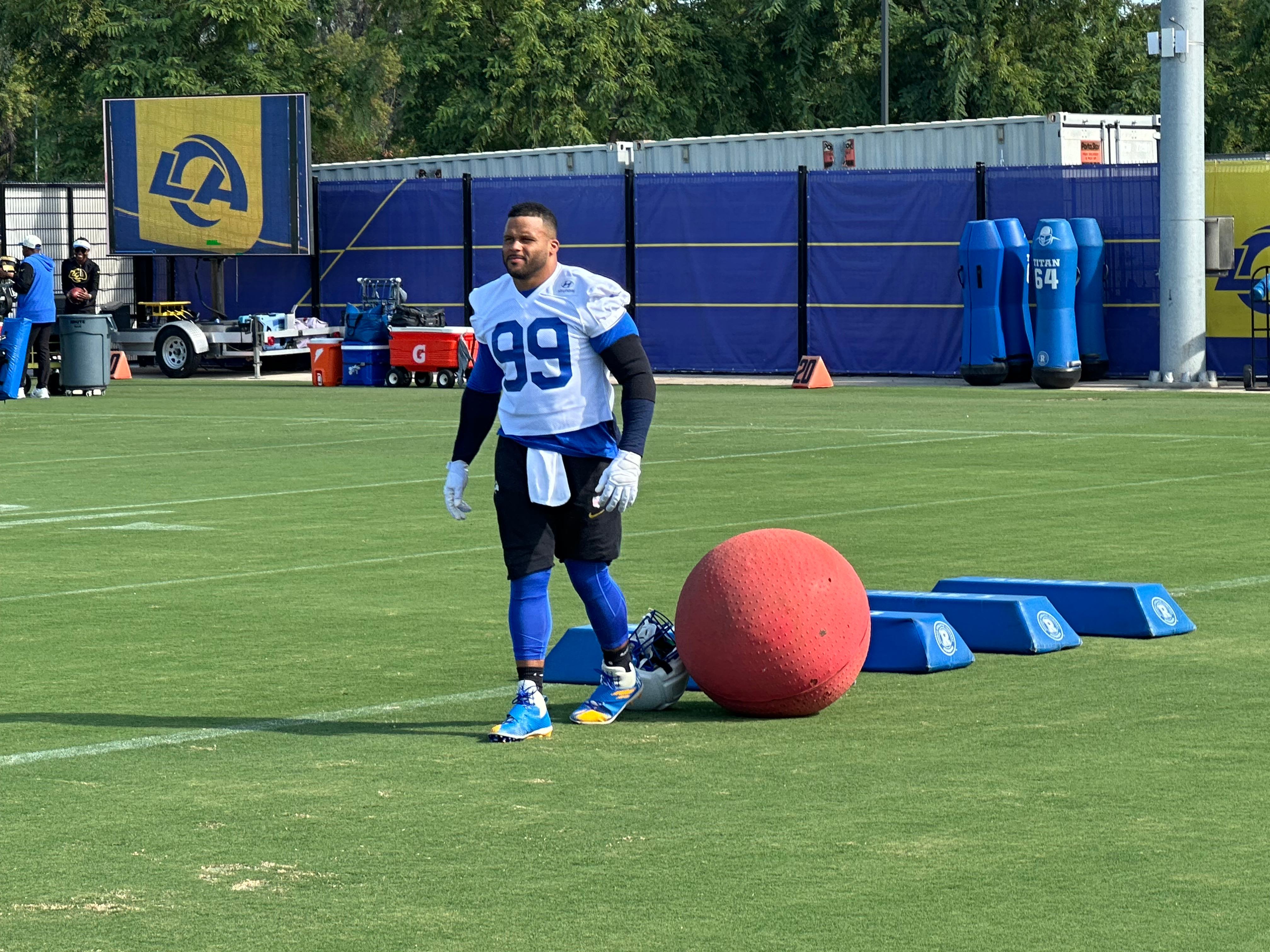 Aaron Donald takes the field for practice at the Los Angeles Rams' training complex in Los Angeles, Sunday, Aug. 30, 2026. 
