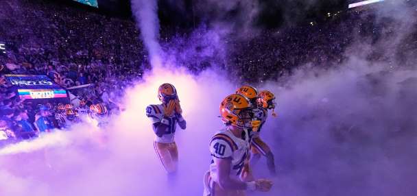 AP Top 25 shake-up looms after Oregon's scare and LSU's blowout, Michigan's miracle