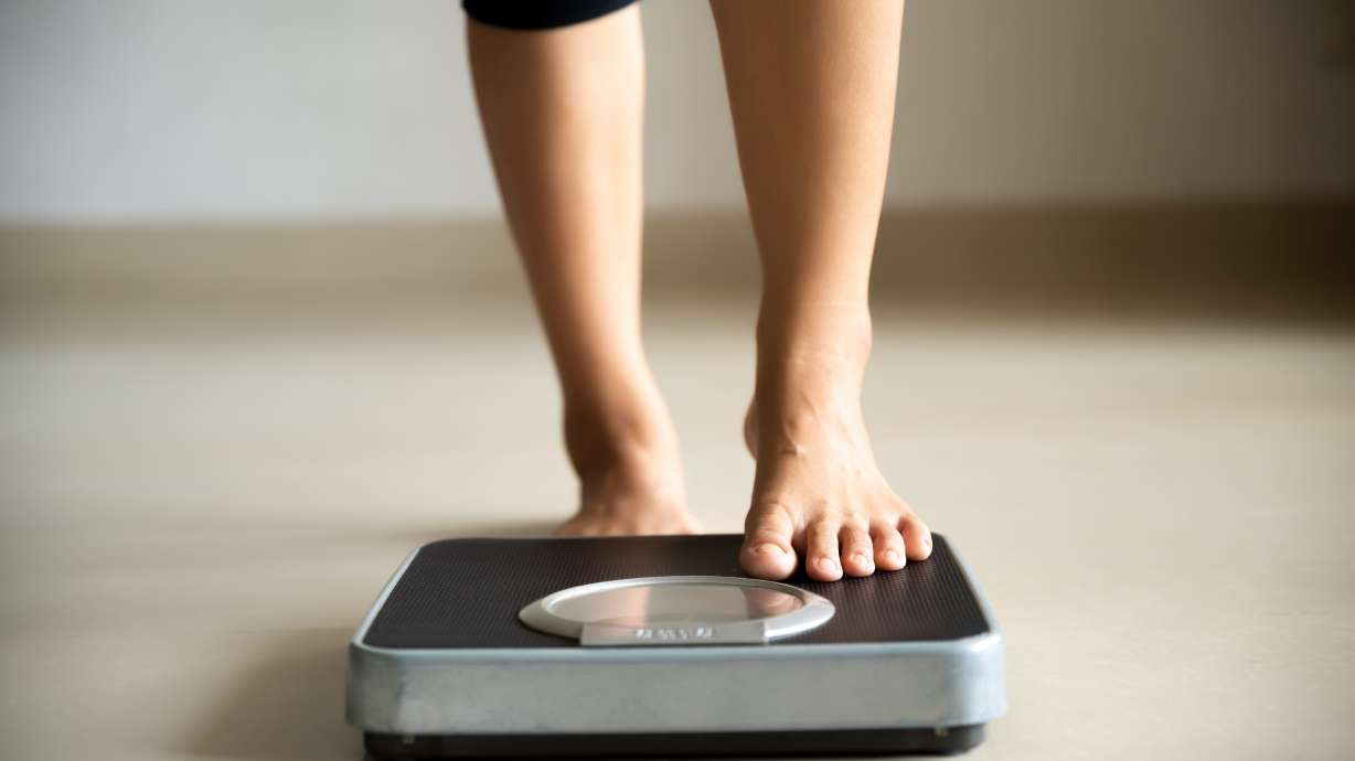 If you're trying to lose weight, but not interested in injections or spending hours at the gym, there's an approach that focuses on making progress without either one.