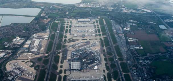 Travel chaos at UK airports as over 600 flights canceled due to air traffic control issue