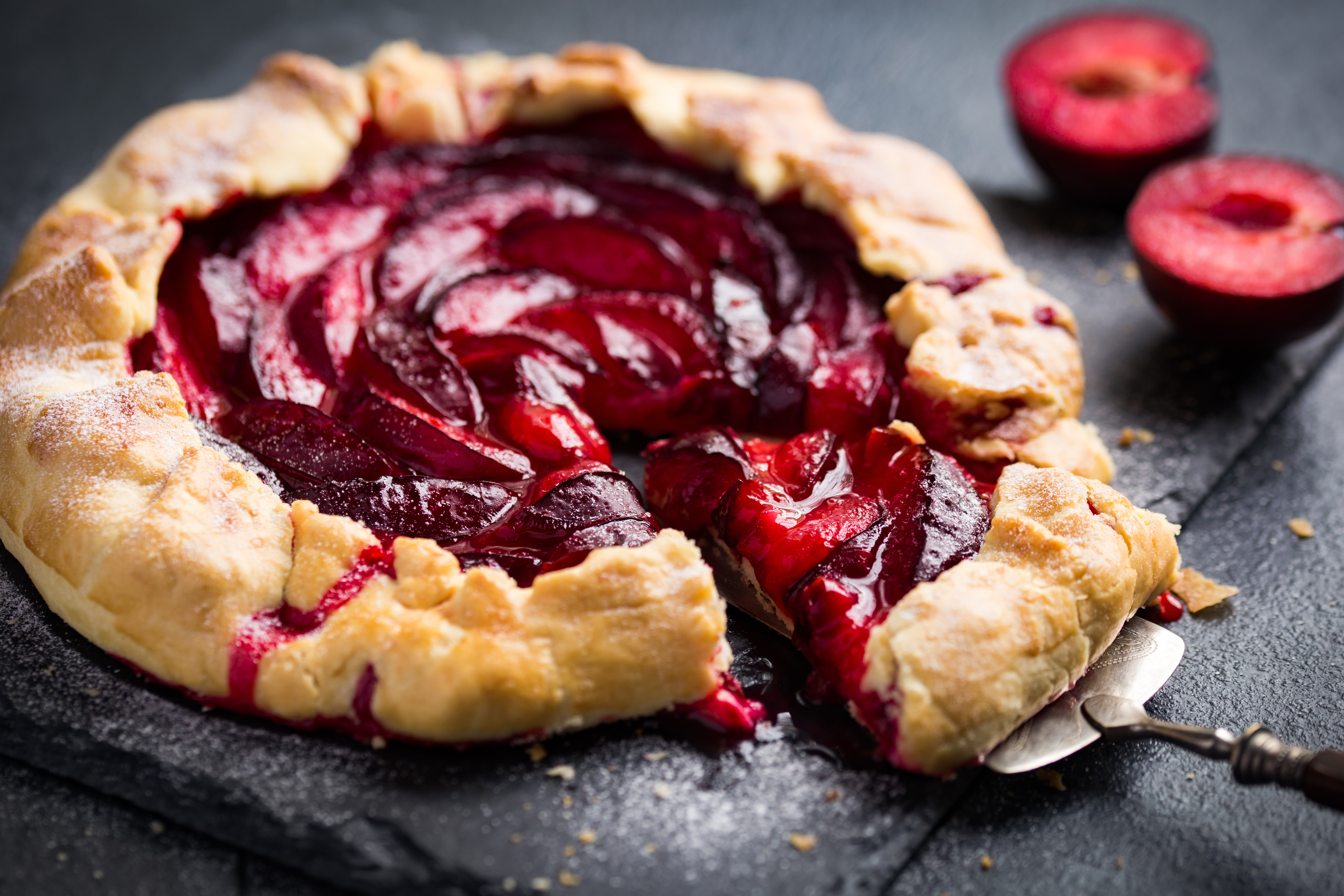 Plums are in season, and it's a great excuse to make this easy plum dessert that's perfect for beginners!