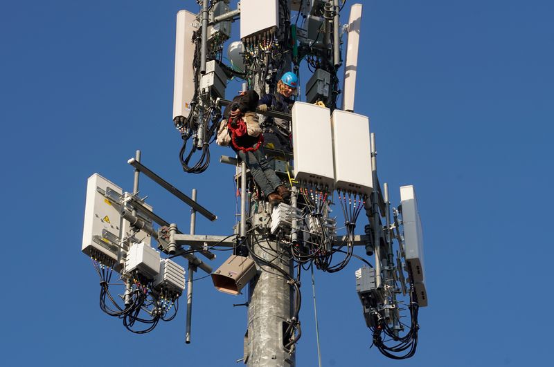 FILE PHOTO: A contract crew from Verizon installs 5G telecommunications equipment on a tower in Orem, Utah, U.S. December 3, 2019.