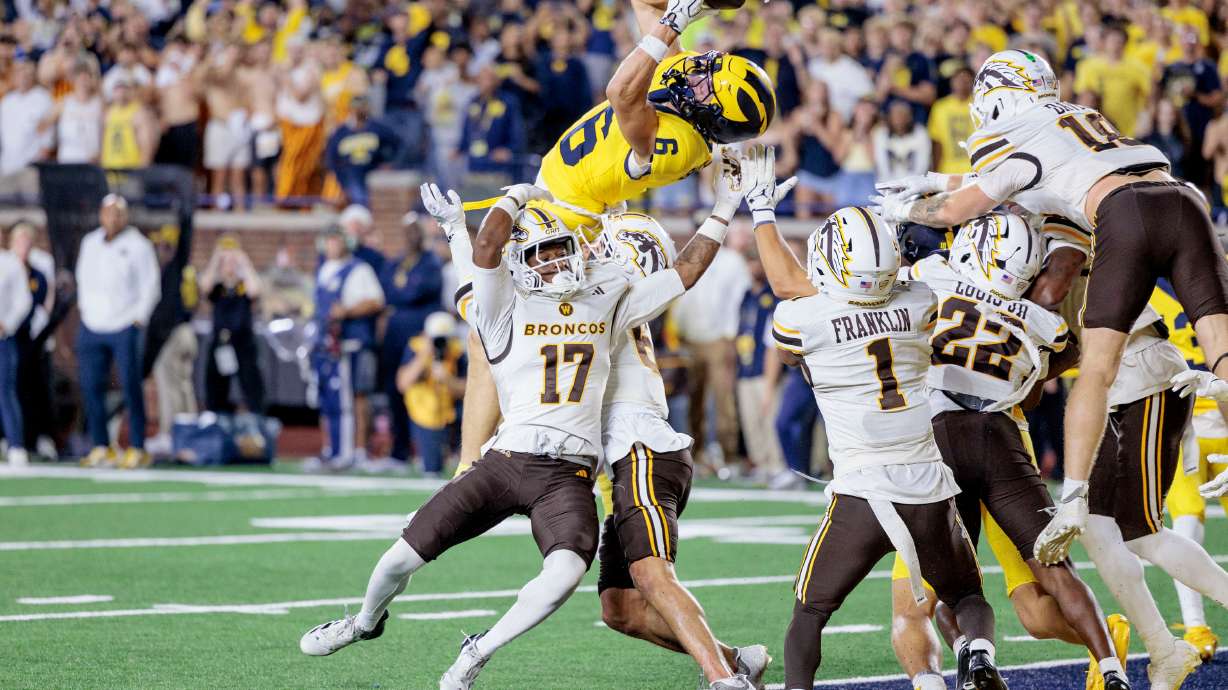 Michigan's wide receiver JJ Buchanan (6) makes the game-winning catch to win over Western Michigan with a last-second touchdown during an NCAA college football game in Ann Arbor, Mich., Saturday, Sept. 5 2026.