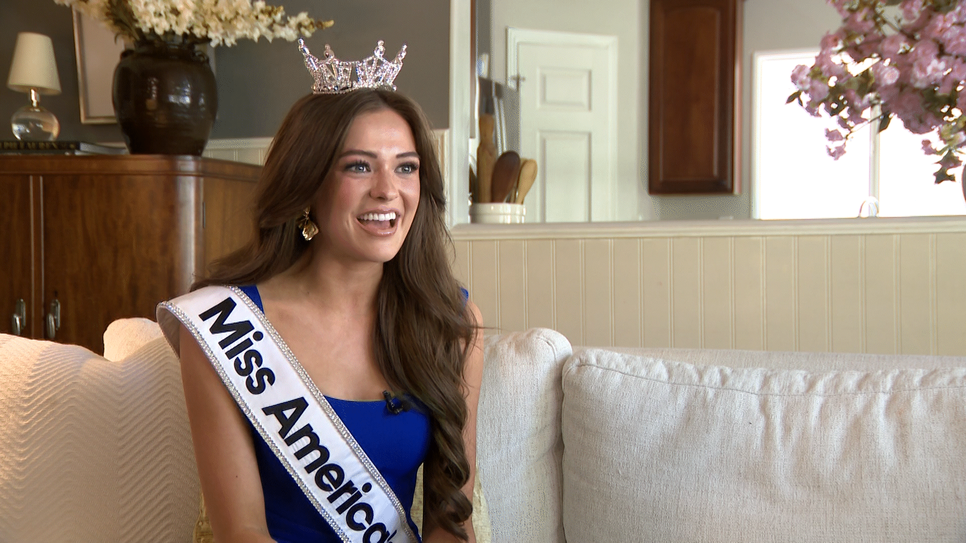 Elle Anderson, who competed as Miss Utah's Teen, was crowned Miss America's Teen 2027 on Saturday night, becoming the first contestant from Utah to win the national teen title.