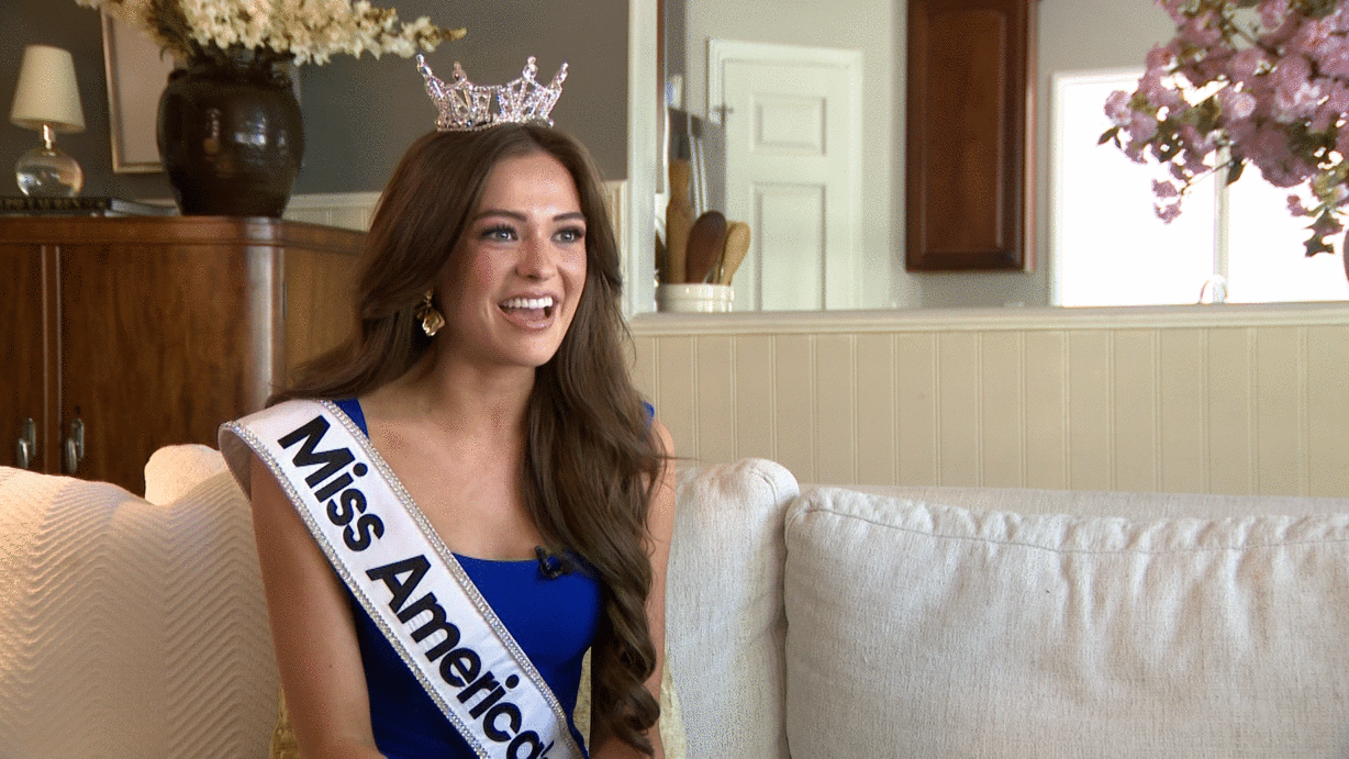 Elle Anderson, who competed as Miss Utah's Teen, was crowned Miss America's Teen 2027 on Saturday night, becoming the first contestant from Utah to win the national teen title.