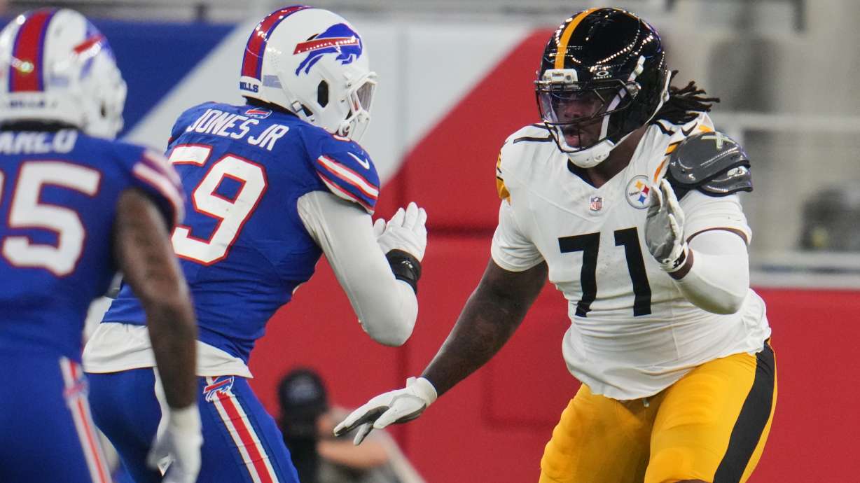 Pittsburgh Steelers offensive tackle Max Iheanachor (71) defends against the rush by Buffalo Bills' Andre Jones Jr. (59) in the first half of a preseason NFL football game in Orchard Park, NY., Thursday, Aug. 27, 2026.