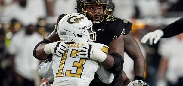Following Travis Hunter, a 380-pound lineman becomes Deion Sanders' latest 2-way player at Colorado