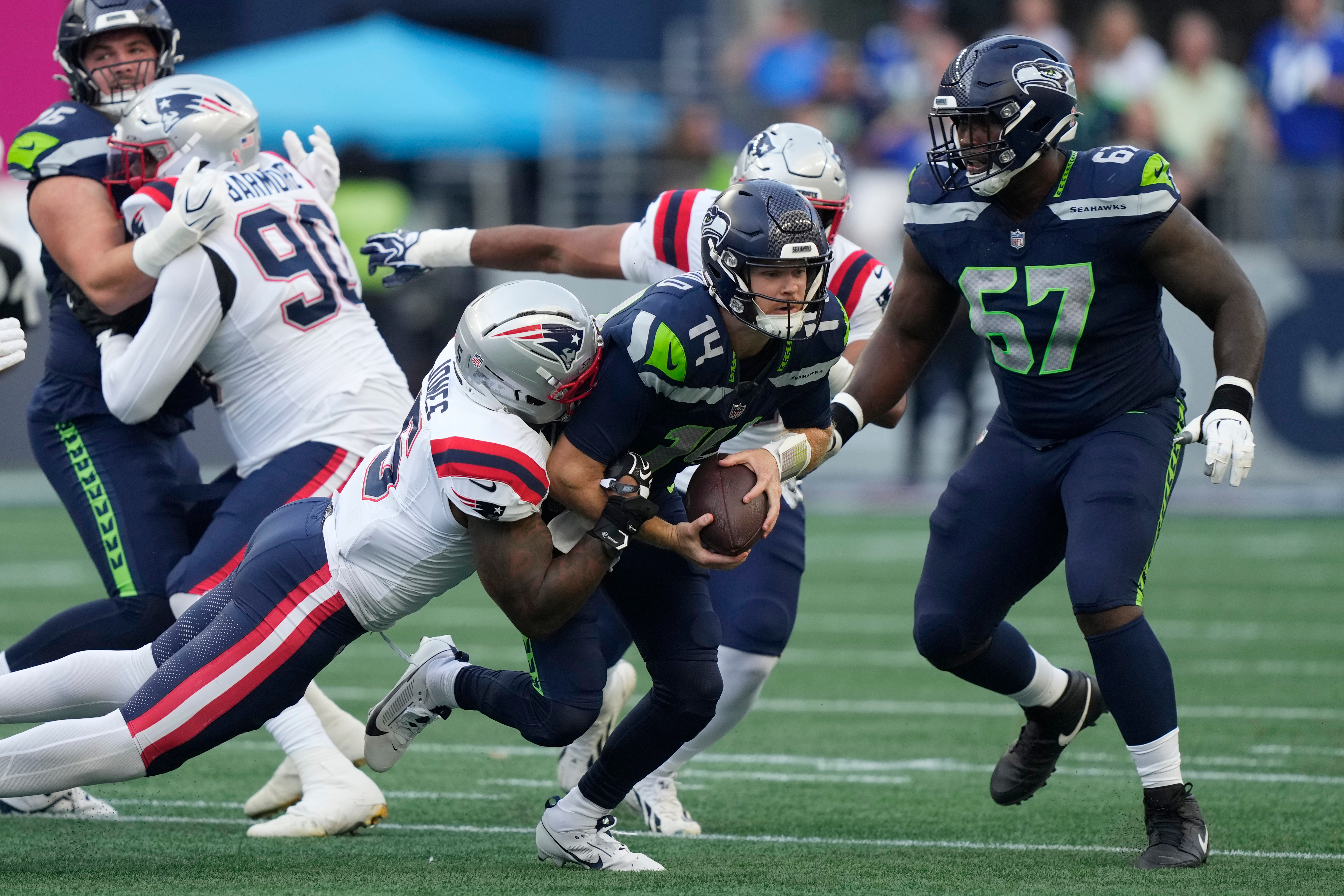Sam Darnold injures hip on Seahawks' first series of opener and is questionable to return