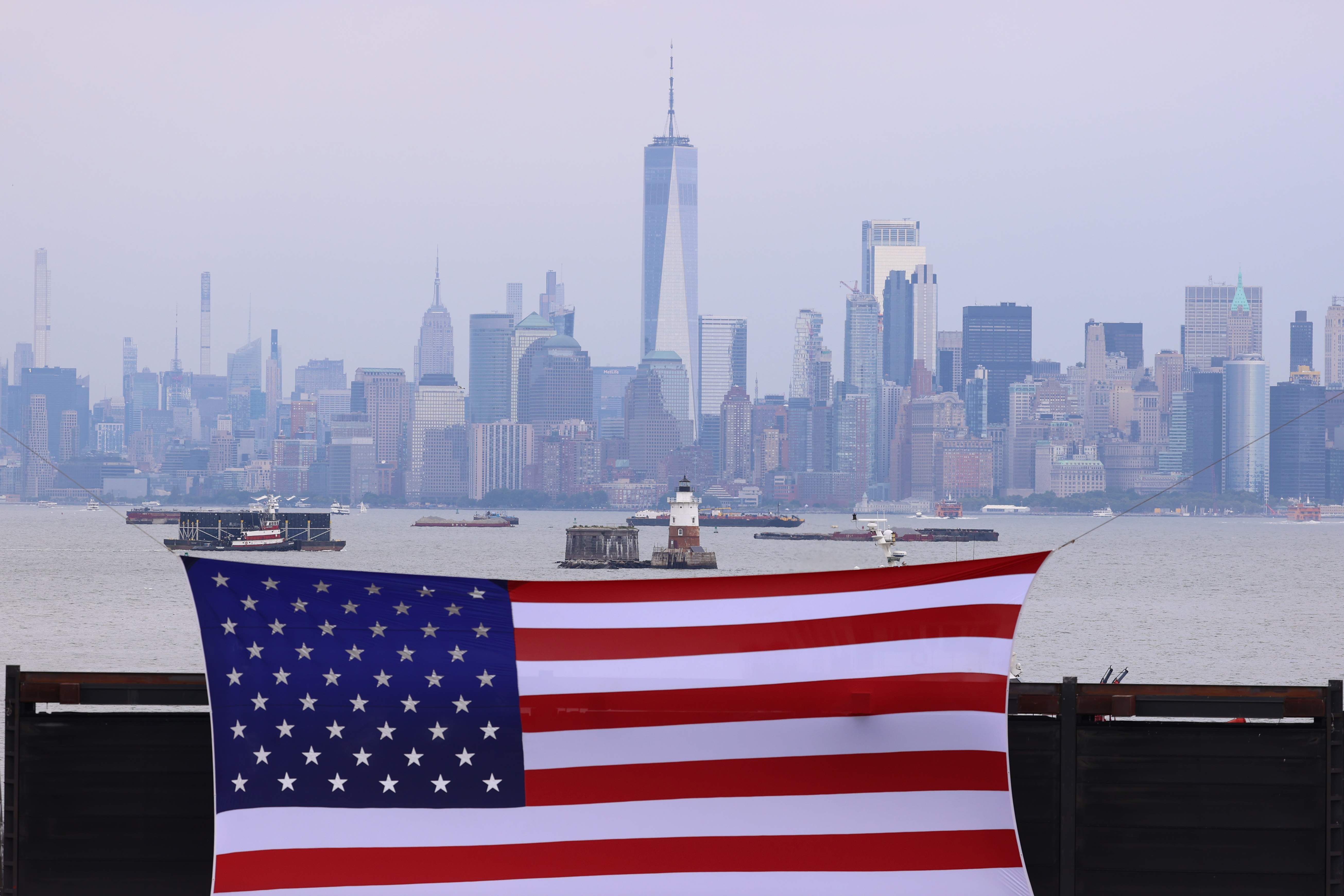 Runners carrying American flags from Boston to NYC to 'reclaim the route' of 9/11 flights