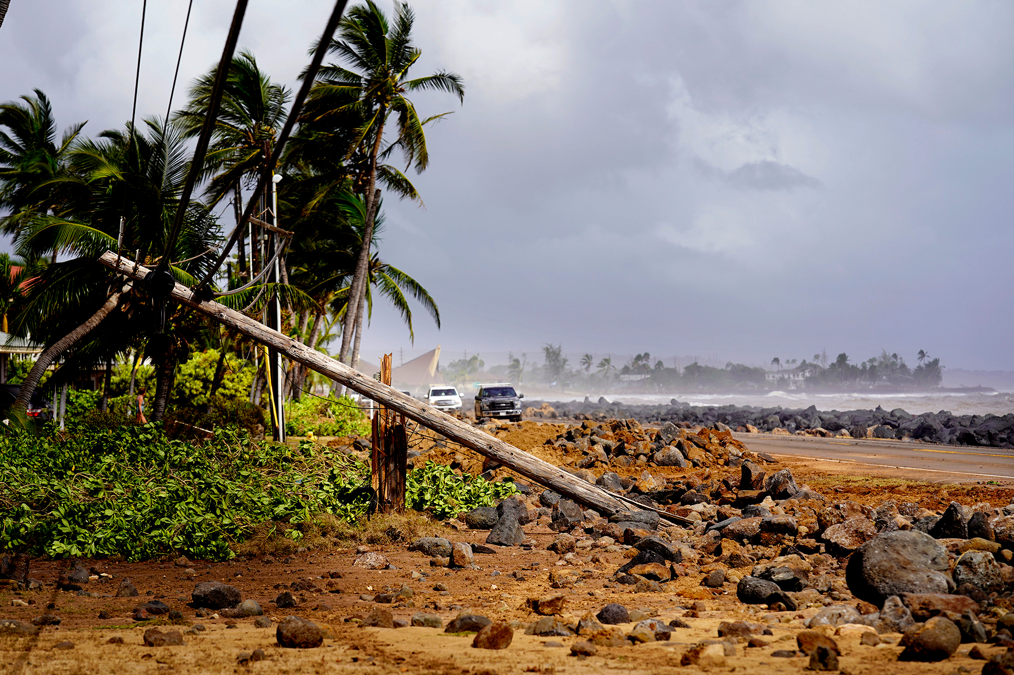 Hurricane Lowell battered Hawaii's western islands and is linked to at least 2 deaths