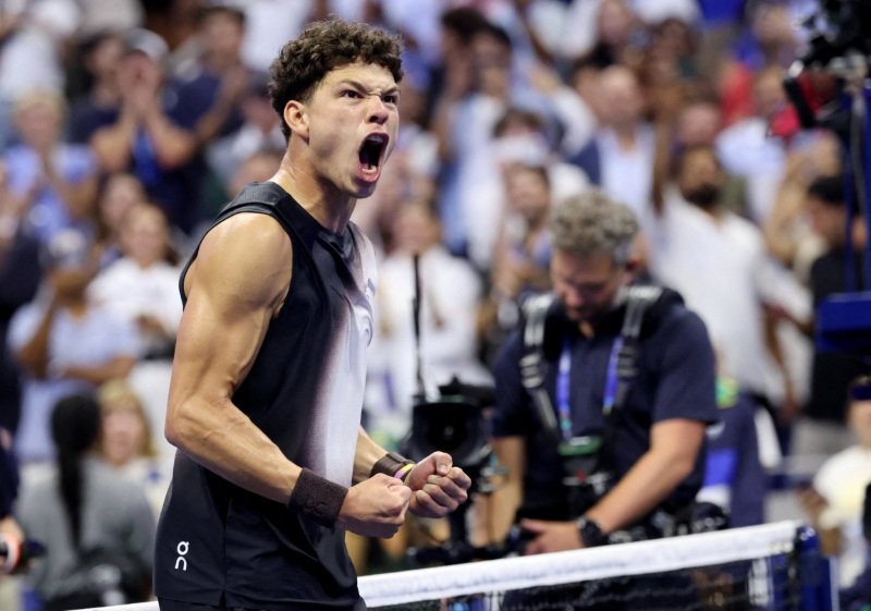 Tennis - U.S. Open - Flushing Meadows, New York, United States - September 9, 2026 Ben Shelton of the U.S. celebrates winning his quarter-final match against Spain's Carlos Alcaraz IMAGN IMAGES via Reuters/Geoff Burke