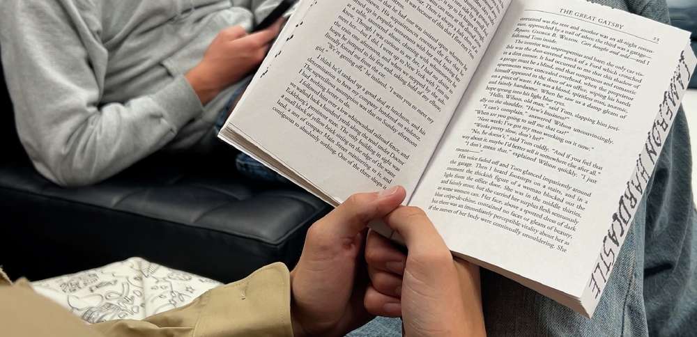US teen reading scores fall to lowest level in nearly 25 years