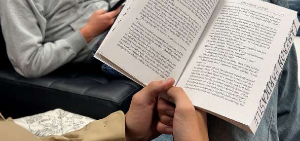 US teen reading scores fall to lowest level in nearly 25 years