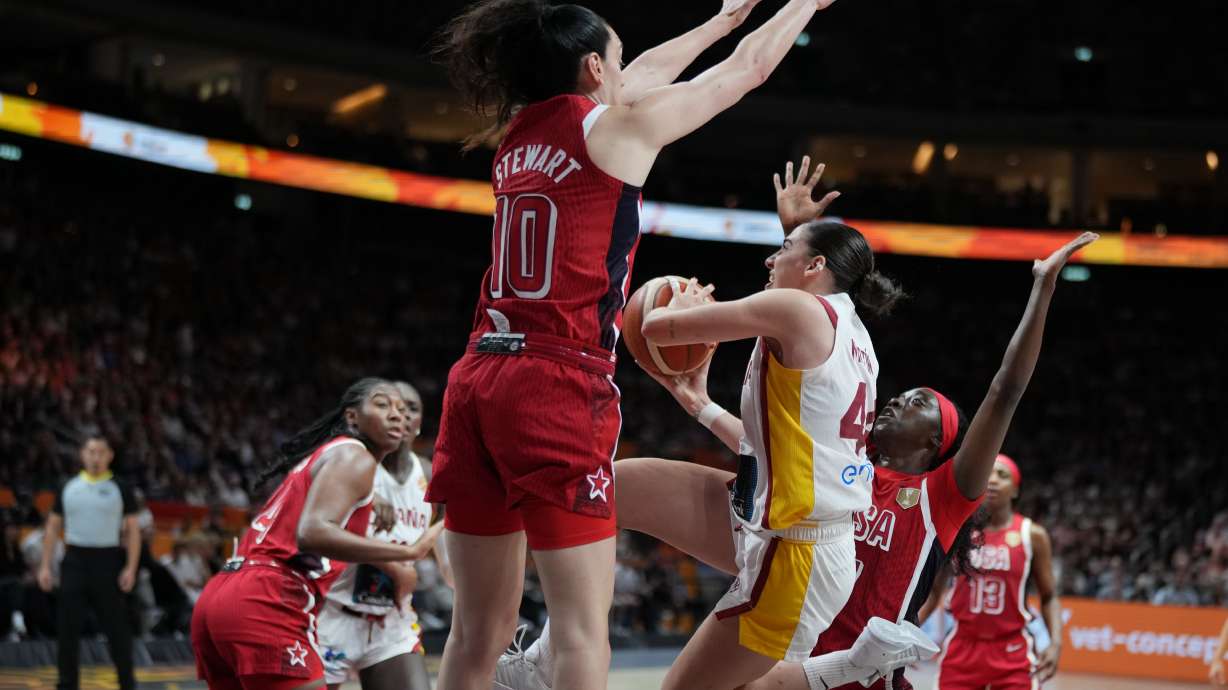 Breanna Stewart, of the United States, guards Spain's Iyana Martín during the Women's Basketball World Cup semifinal match between the United States and Spain in Berlin, Saturday, Sept. 12, 2026.