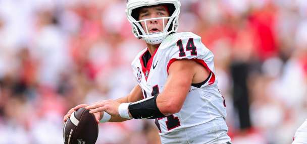 Gunner Stockton ties school record with 5 TD passes as No. 2 Georgia crushes Western Kentucky 70-20