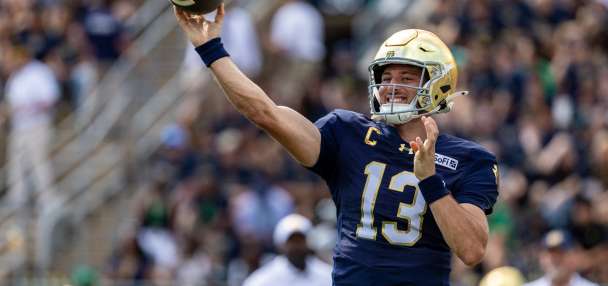 C.J. Carr throws for 4 touchdowns as No. 3 Notre Dame routs visiting Rice 52-0