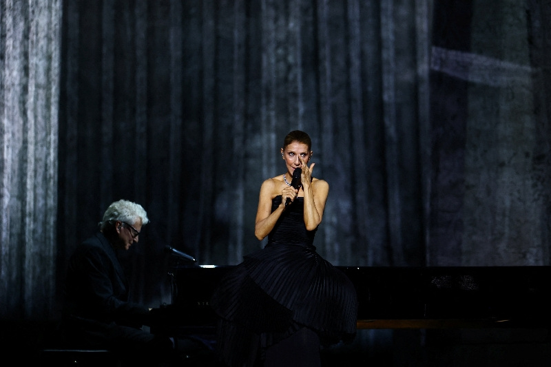 Paris cheers the power of Celine Dion