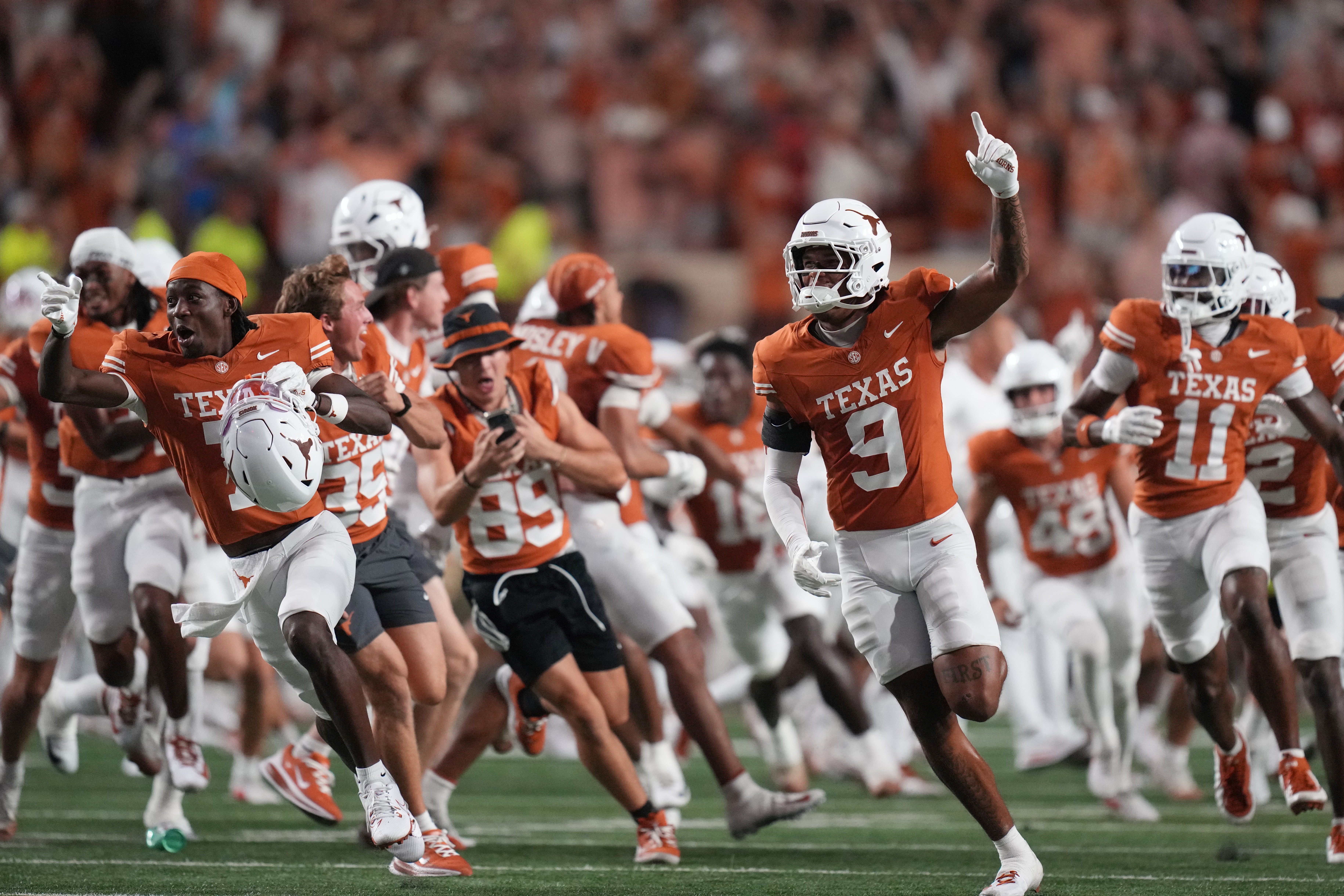 Josh Furlong's AP Top 25: Texas steals a win as other favorites fall flat in Week 2 action
