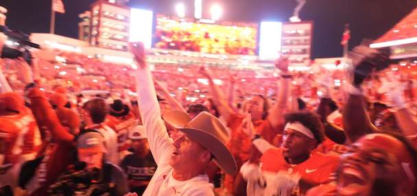 Texas rises to No. 1 in AP poll, Ohio State and Oregon tumble and Michigan returns to the Top 25