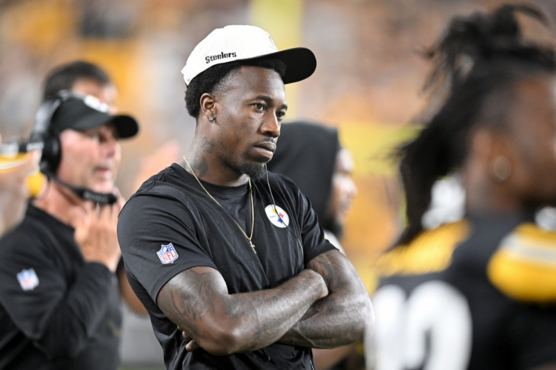 Aug 13, 2026; Pittsburgh, Pennsylvania, USA;  Pittsburgh Steelers cornerback Joey Porter Jr. (24) watches the game against the Green Bay Packers during the second half at Acrisure Stadium.