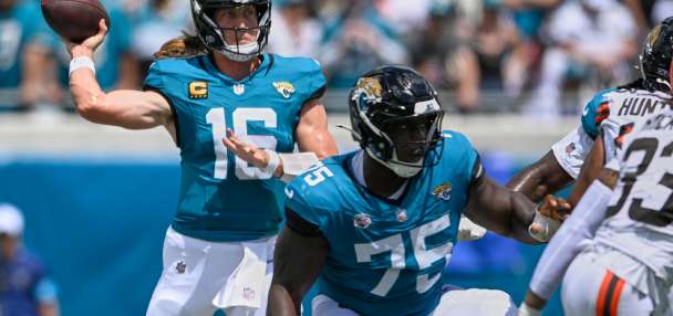 Trevor Lawrence throws 4 TD passes as the Jaguars rout the Browns 34-10 in season opener