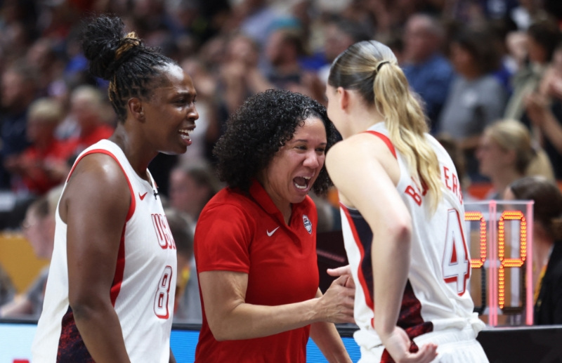 Basketball - FIBA Basketball Women's World Cup - Final - United States v France - Uber Arena, Berlin, Germany - September 13, 2026 U.S. head coach Kara Lawson and players celebrate after winning the FIBA Women's World Cup Final
