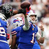 Josh Allen connects with Joshua Palmer for a late TD and Bills beat Texans 36-31 in wild opener