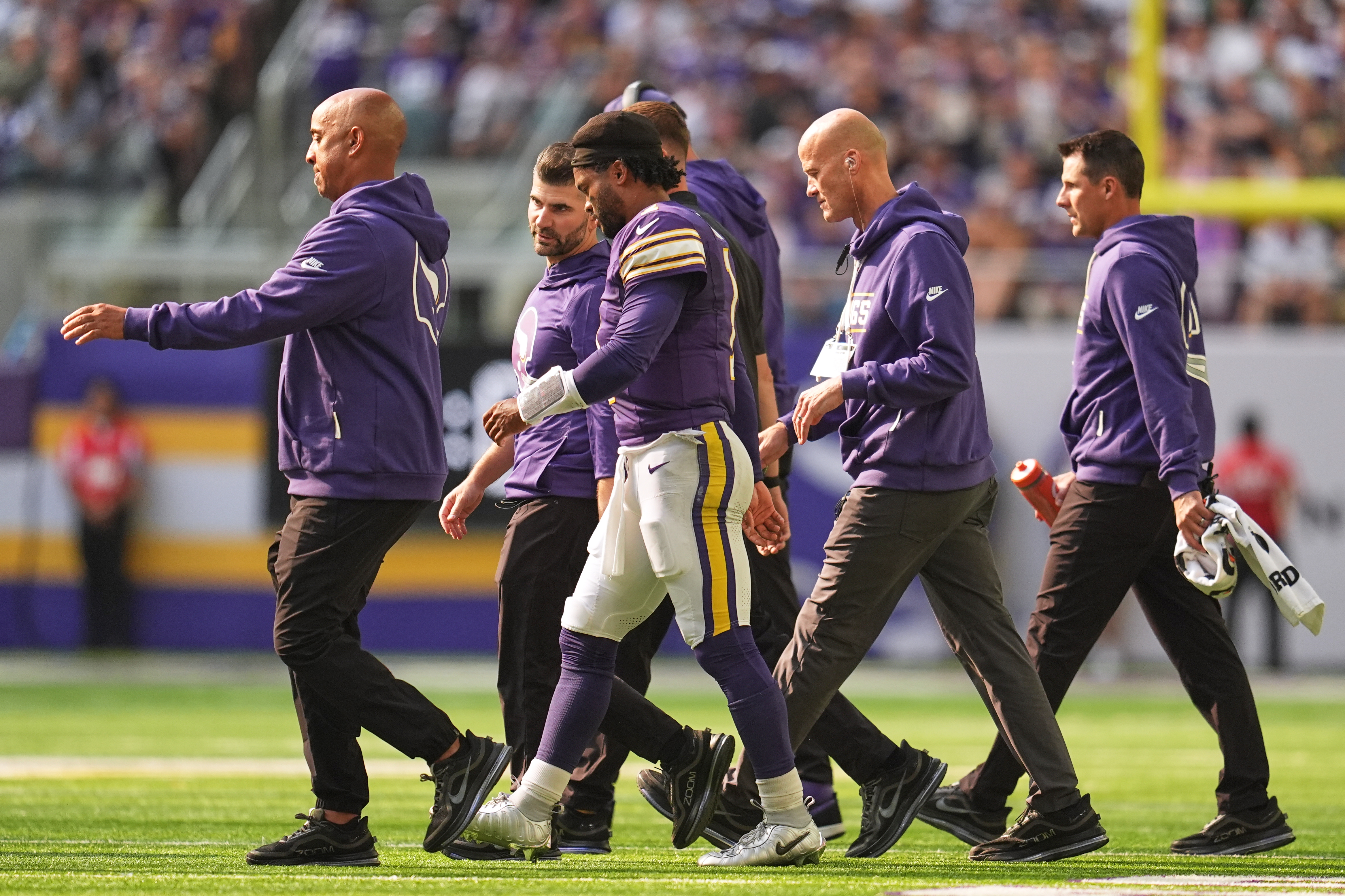 Vikings QB Murray leaves his debut in the 1st quarter with a concussion after a hit to the head