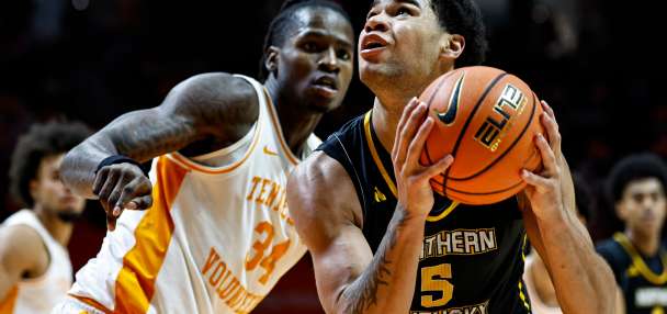 Louisville adds fifth-year forward LJ Wells to the basketball roster for this season