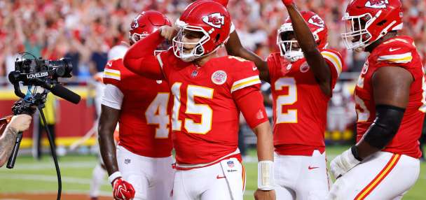 Walker runs all over Denver, Mahomes looks healthy as Chiefs beat up Broncos 31-10