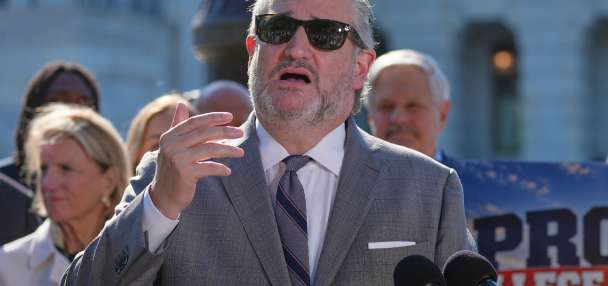A sweeping college sports overhaul bill clears early hurdle in Senate vote