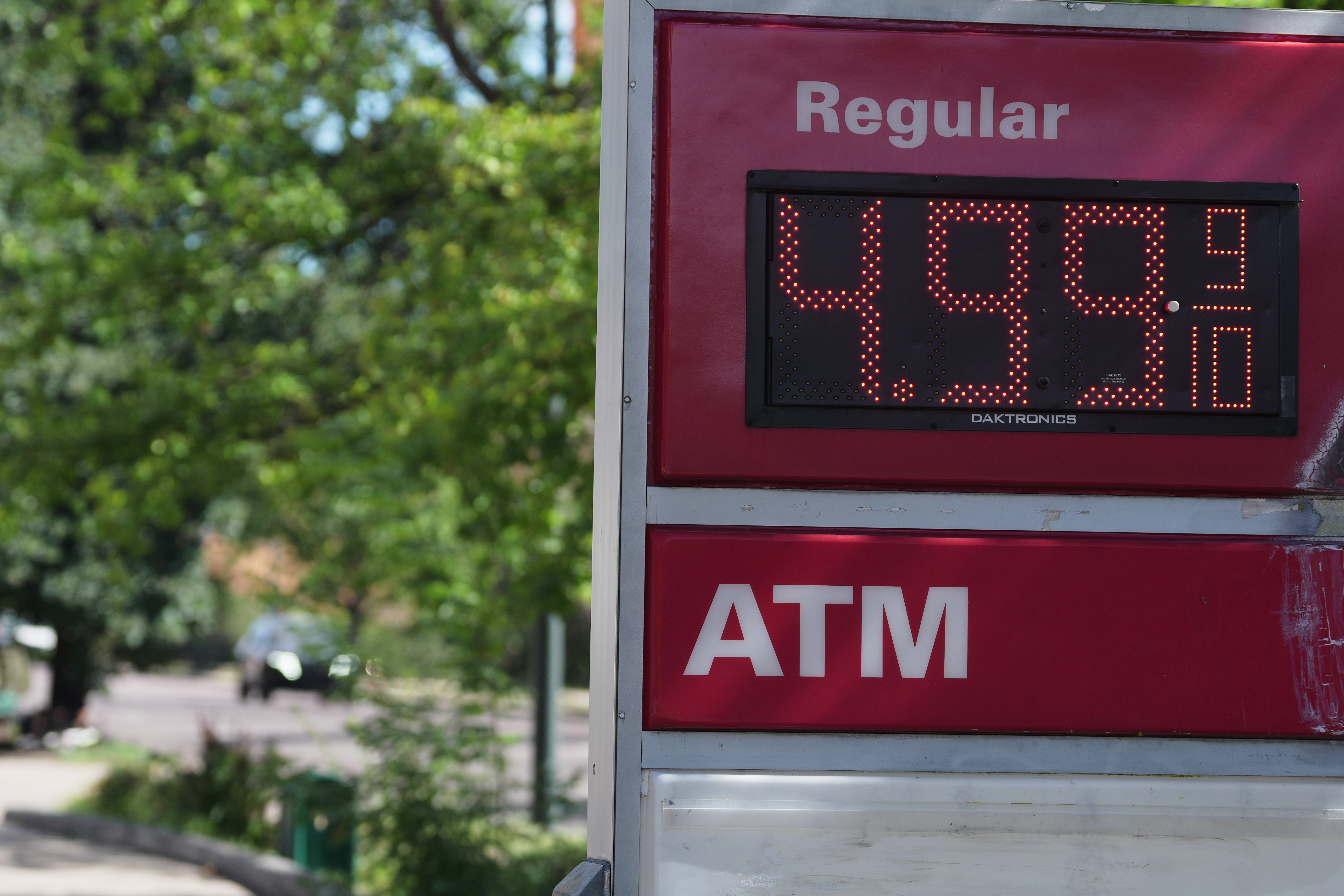 Retail rises a better-than-expected 1.2% in August after shoppers pulled back spending in July