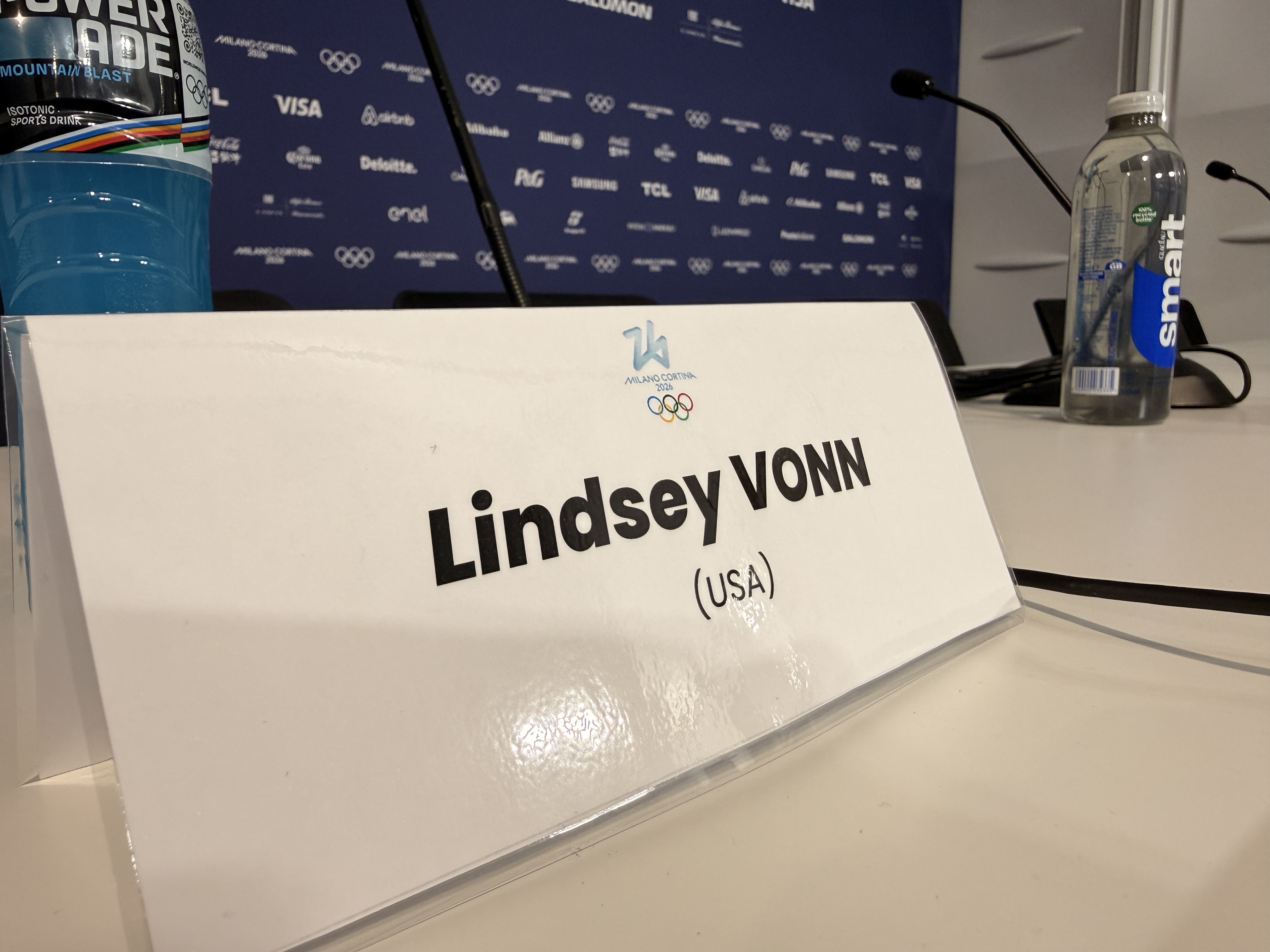 Lindsey Vonn warns fans about scammers impersonating her online