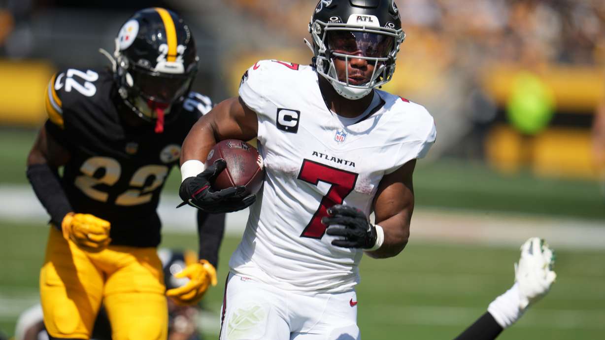 Atlanta Falcons running back Bijan Robinson (7) runs in for a touchdown during an NFL football game against the Pittsburgh Steelers, Sunday, Sept. 13, 2026, in Pittsburgh.