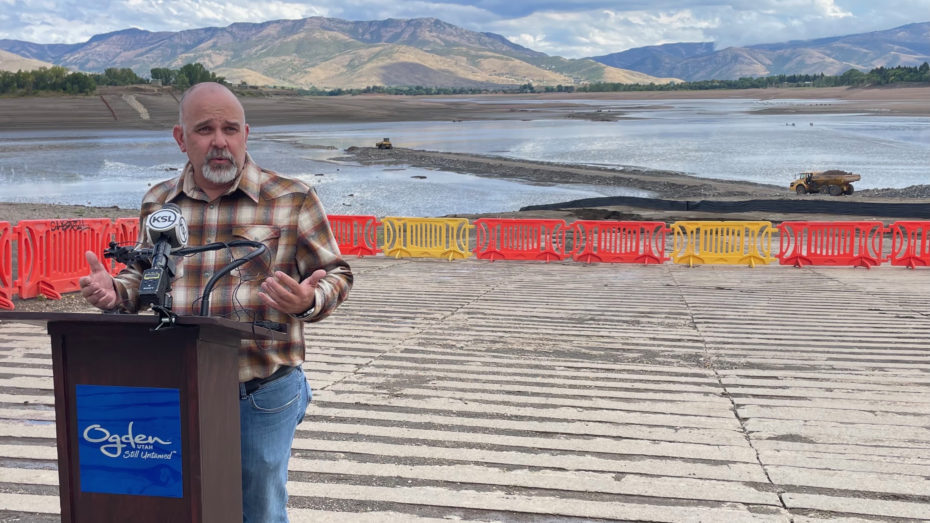 Temporary road taking shape atop Pineview Reservoir bed as part of pipeline project