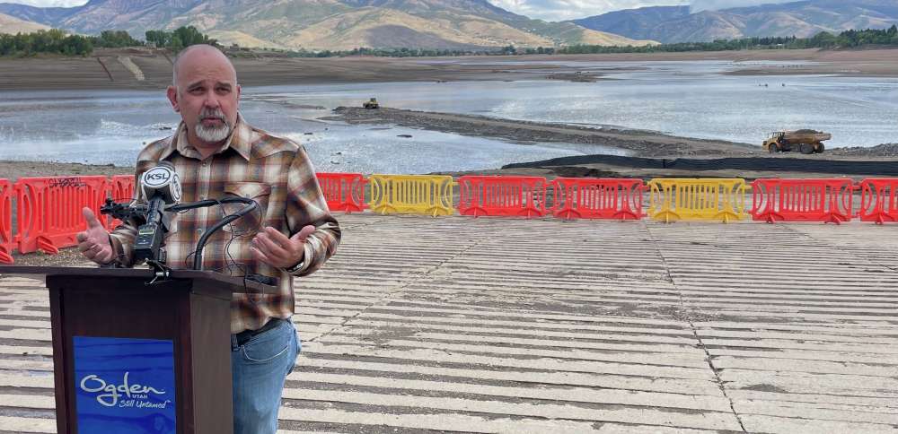 Temporary road taking shape atop Pineview Reservoir bed as part of pipeline project
