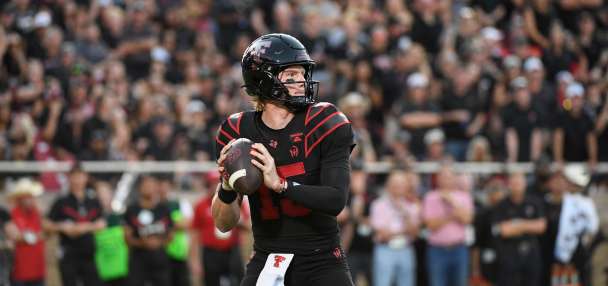 No. 13 Texas Tech stops a late 2 and beats No. 22 Houston 28-26 in Big 12 opener