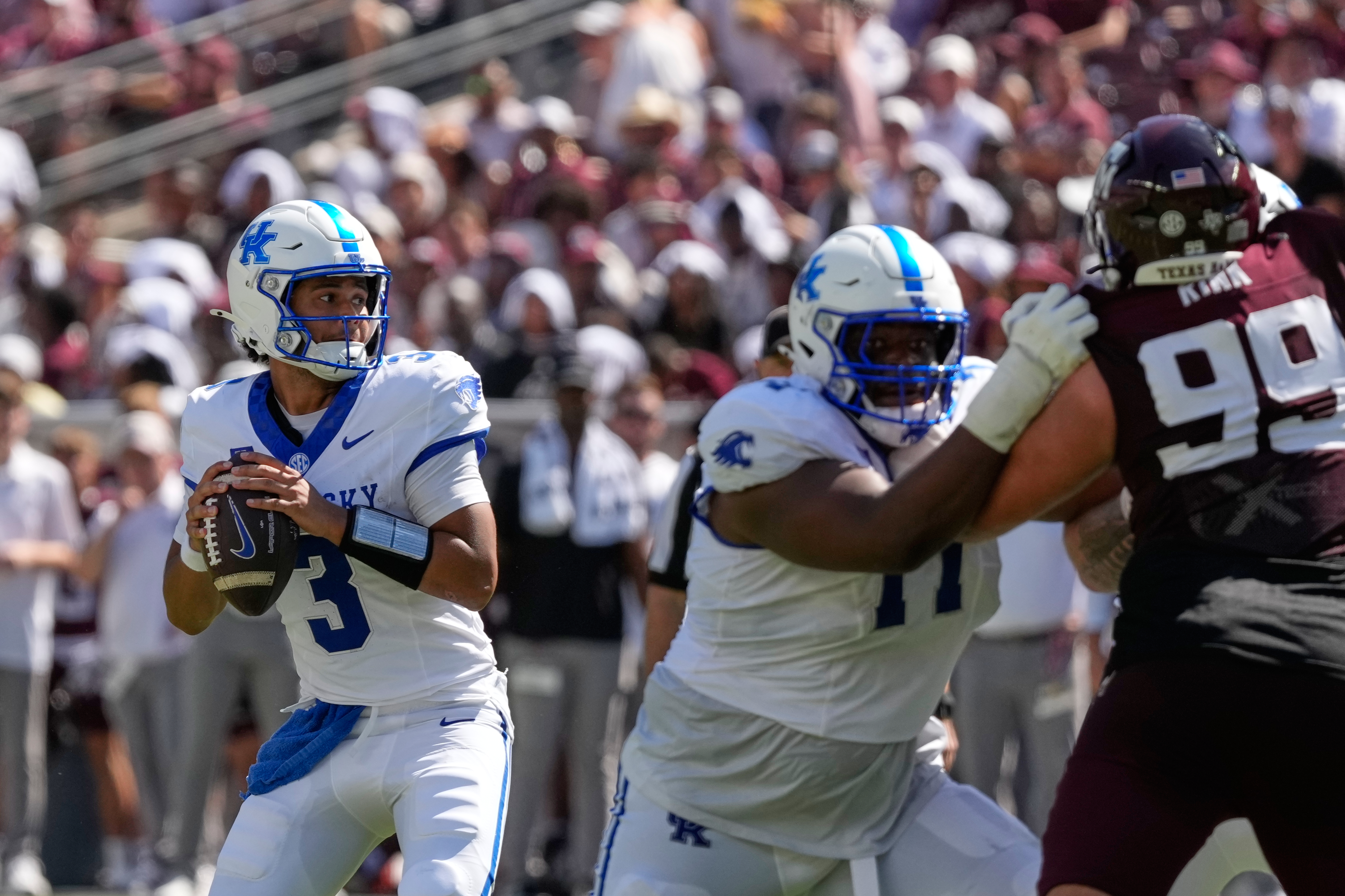 Kentucky quarterback Kenny Minchey (3) throws a pass against Texas A&M during the first half of an NCAA college football game Saturday, Sept. 19, 2026, in College Station, Texas. 