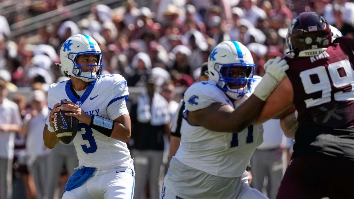 Kentucky quarterback Kenny Minchey (3) throws a pass against Texas A&M during the first half of an NCAA college football game Saturday, Sept. 19, 2026, in College Station, Texas.