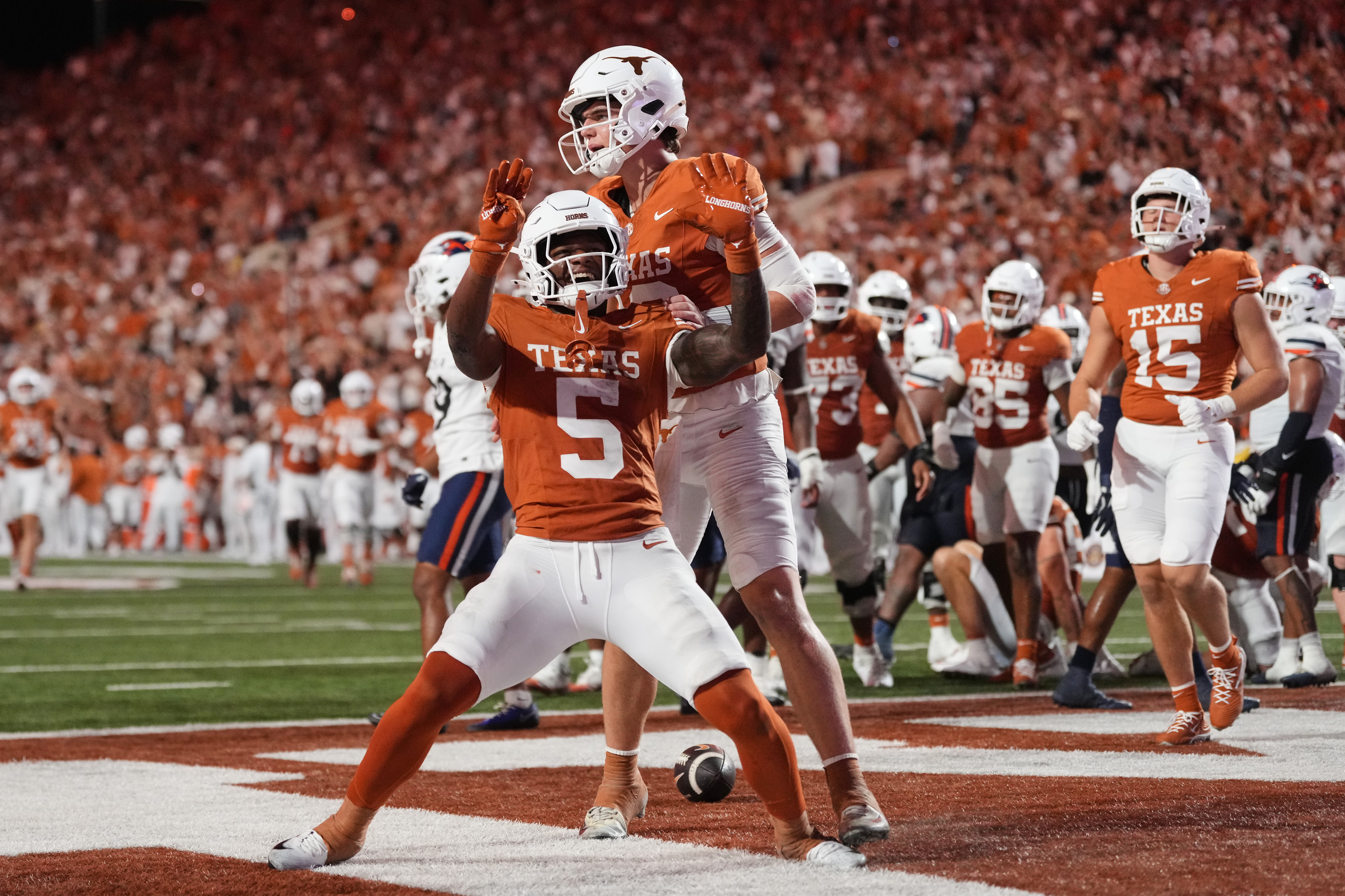 Manning throws 2 early TD passes to Coleman to help No. 1 Texas beat UTSA 30-6