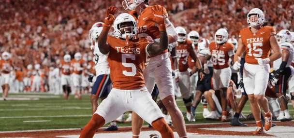 Manning throws 2 early TD passes to Coleman to help No. 1 Texas beat UTSA 30-6