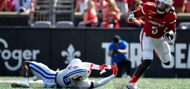 Big plays late push No. 23 Louisville past No. 16 SMU, 41-31