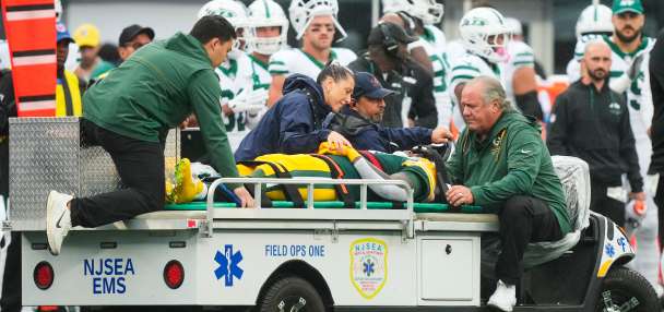 Packers' Jayden Reed and Zach Bako-Bewele carted off on consecutive plays vs Jets