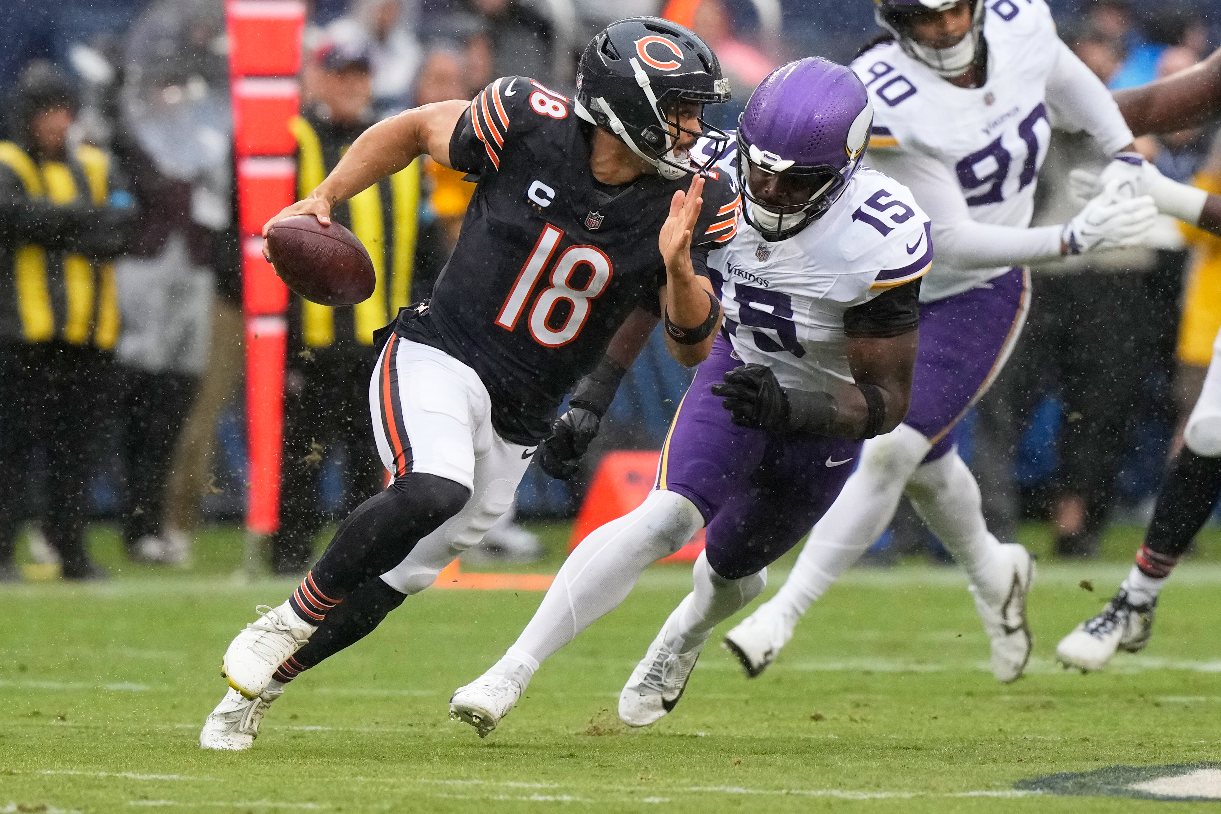 Bears quarterback Caleb Williams leaves with right leg injury