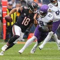 Bears quarterback Caleb Williams carted off with a right hamstring injury